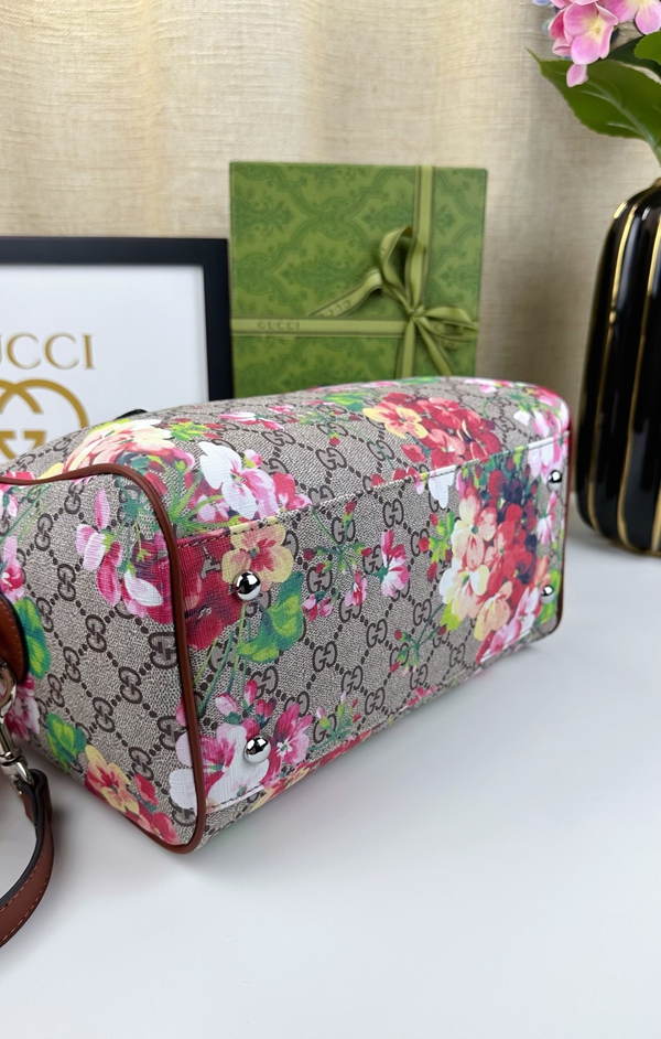 激安グッチバッグコピー着用イメージ